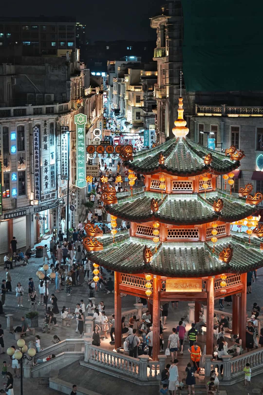 Zhongshan Memorial Pavilion and the illuminated arcaded streets of Shantou Small Park at night