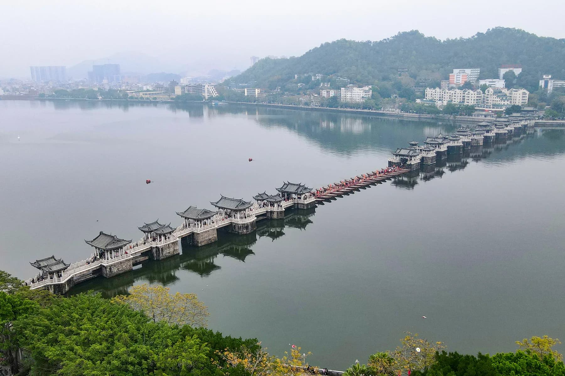Guangji Bridge crossing the Han River in Chaozhou
