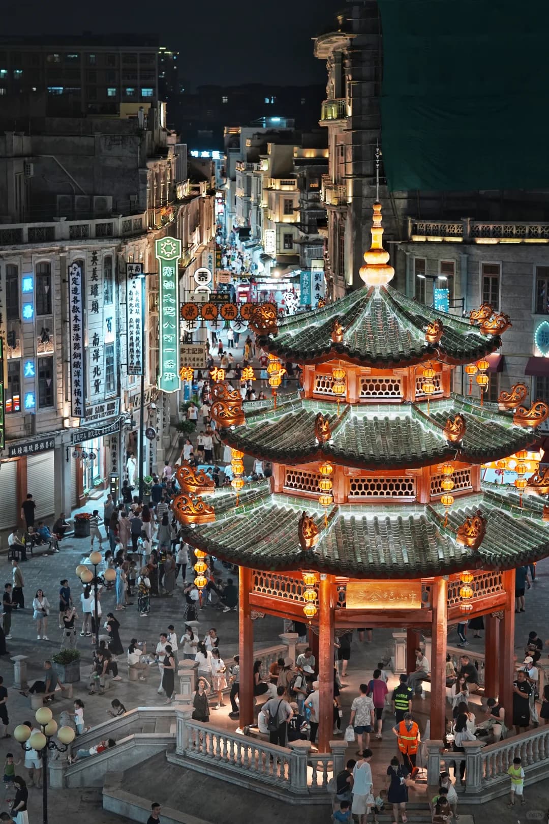 Zhongshan Memorial Pavilion and the illuminated arcaded streets of Shantou Small Park at night