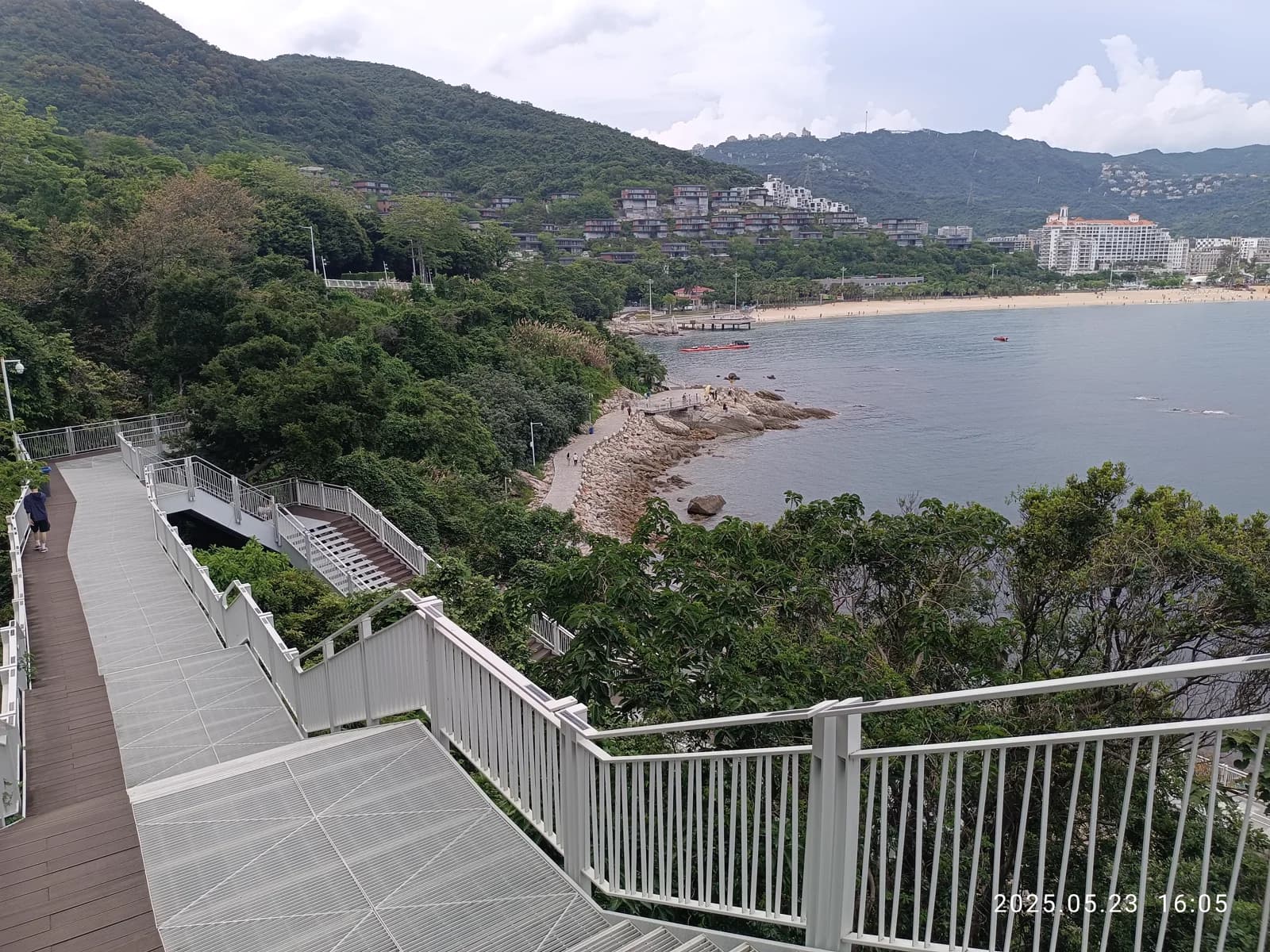 White-railed Yantian boardwalk following the coast near Dameisha