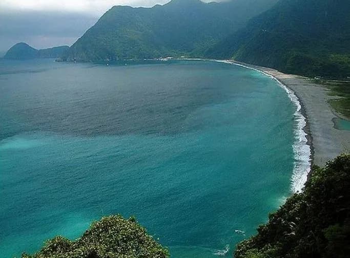 Beach and green headland on Dong’ao Island