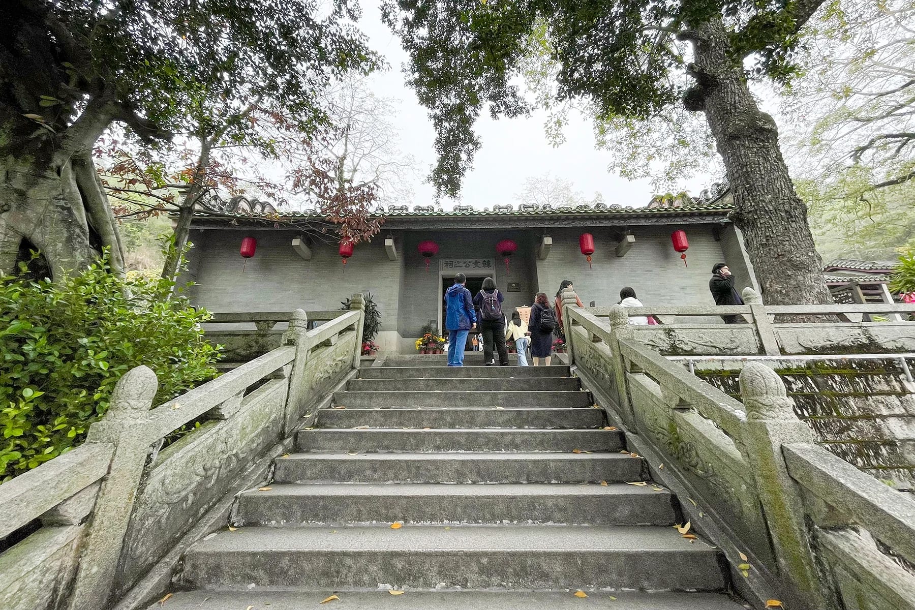 Hall and terrace at Han Wen Gong Temple