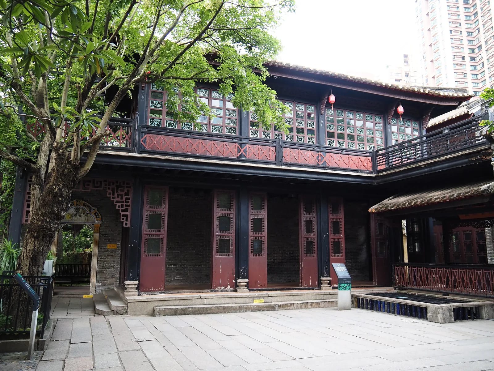 Two-storey courtyard hall in Qinghui Garden