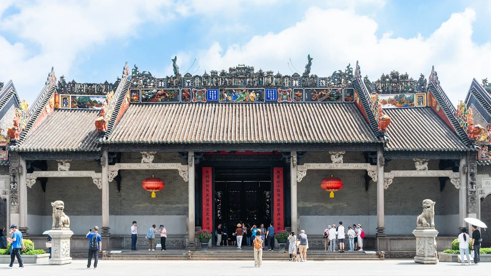 Courtyard and carved halls at Chen Clan Ancestral Hall