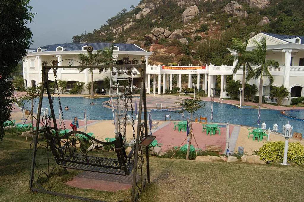 Buildings and mountain setting at Gudou Hot Spring