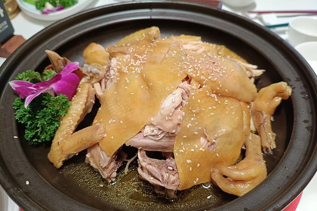 惠州上桌的東江鹽焗雞