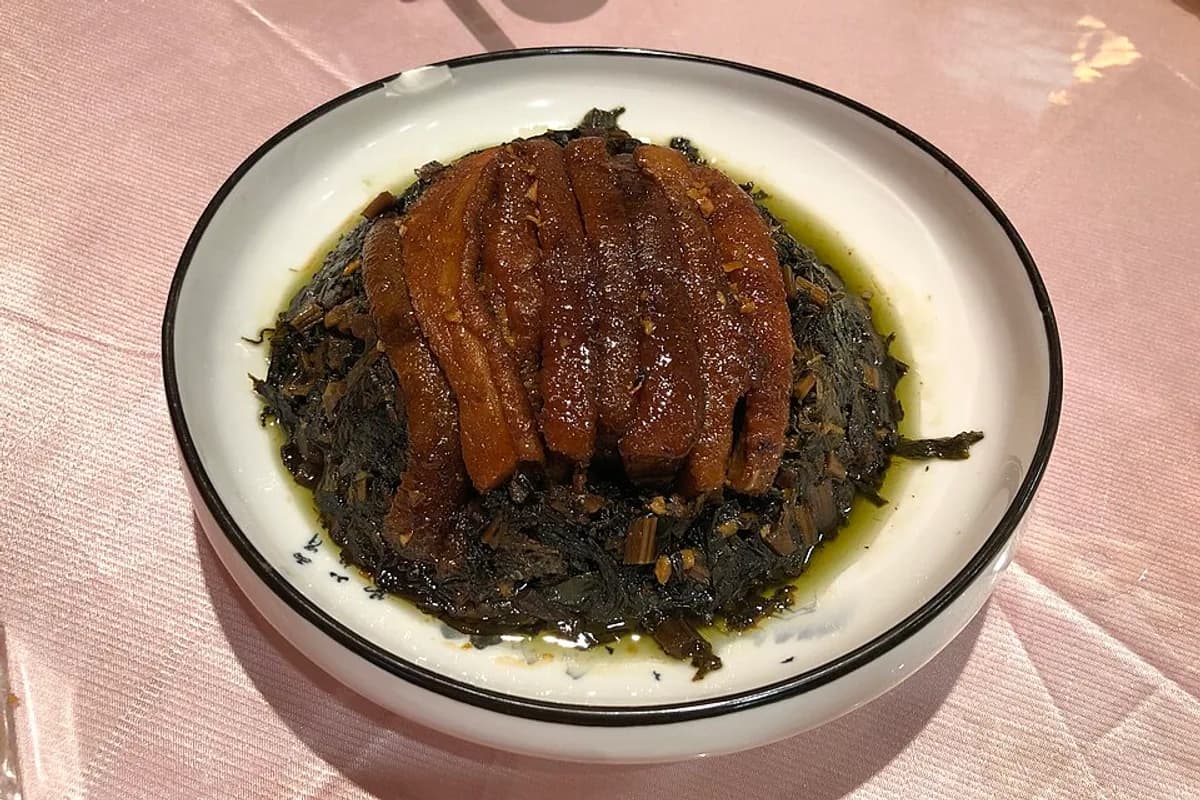 梅州上桌的梅菜扣肉