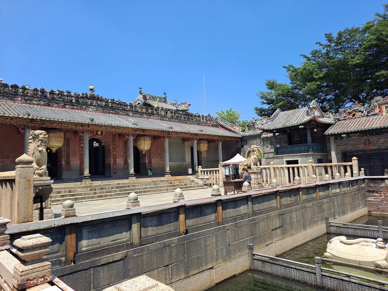 Main halls and courtyards inside Zumiao