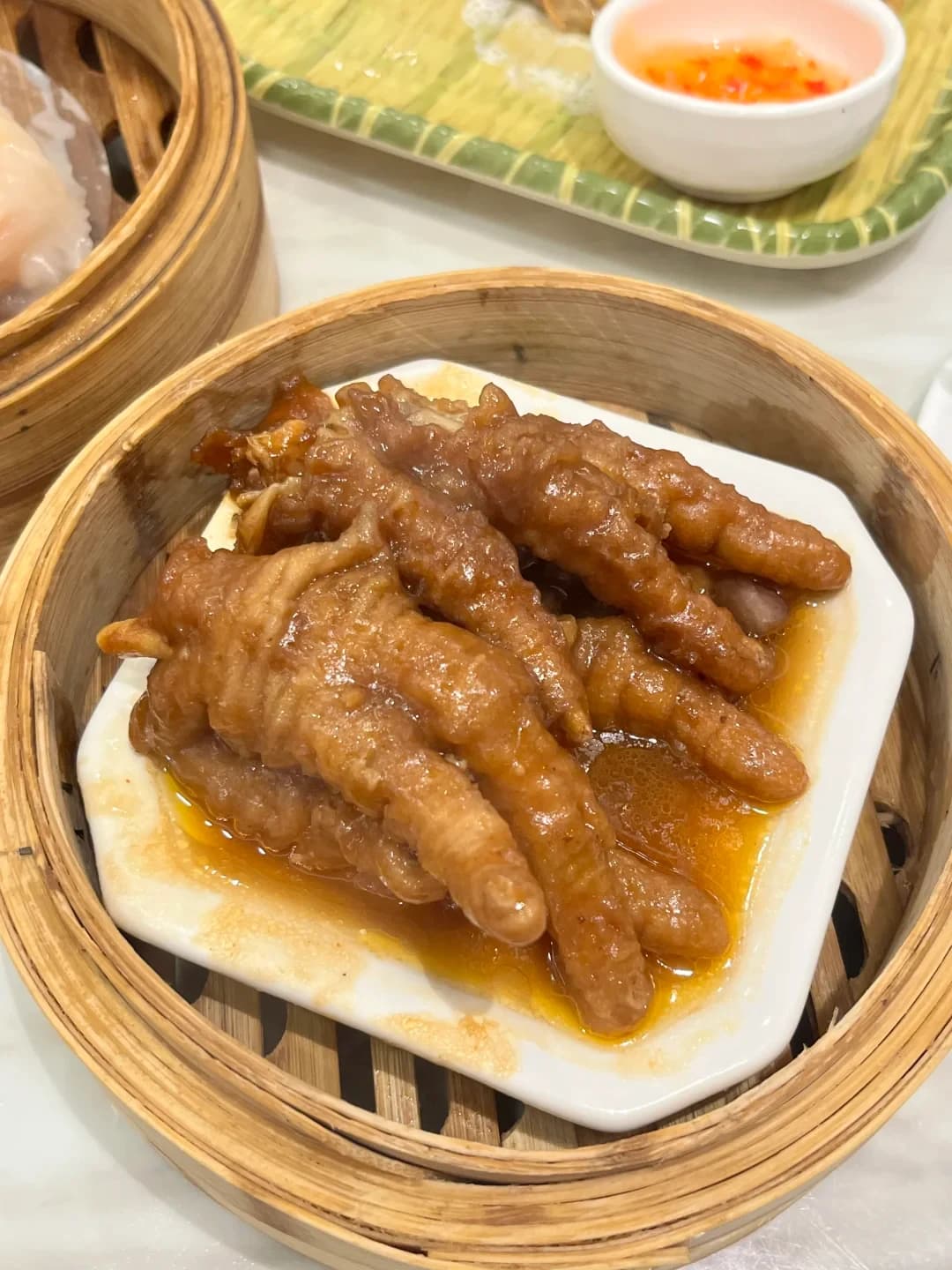 竹蒸籠內一碟蒸鳳爪